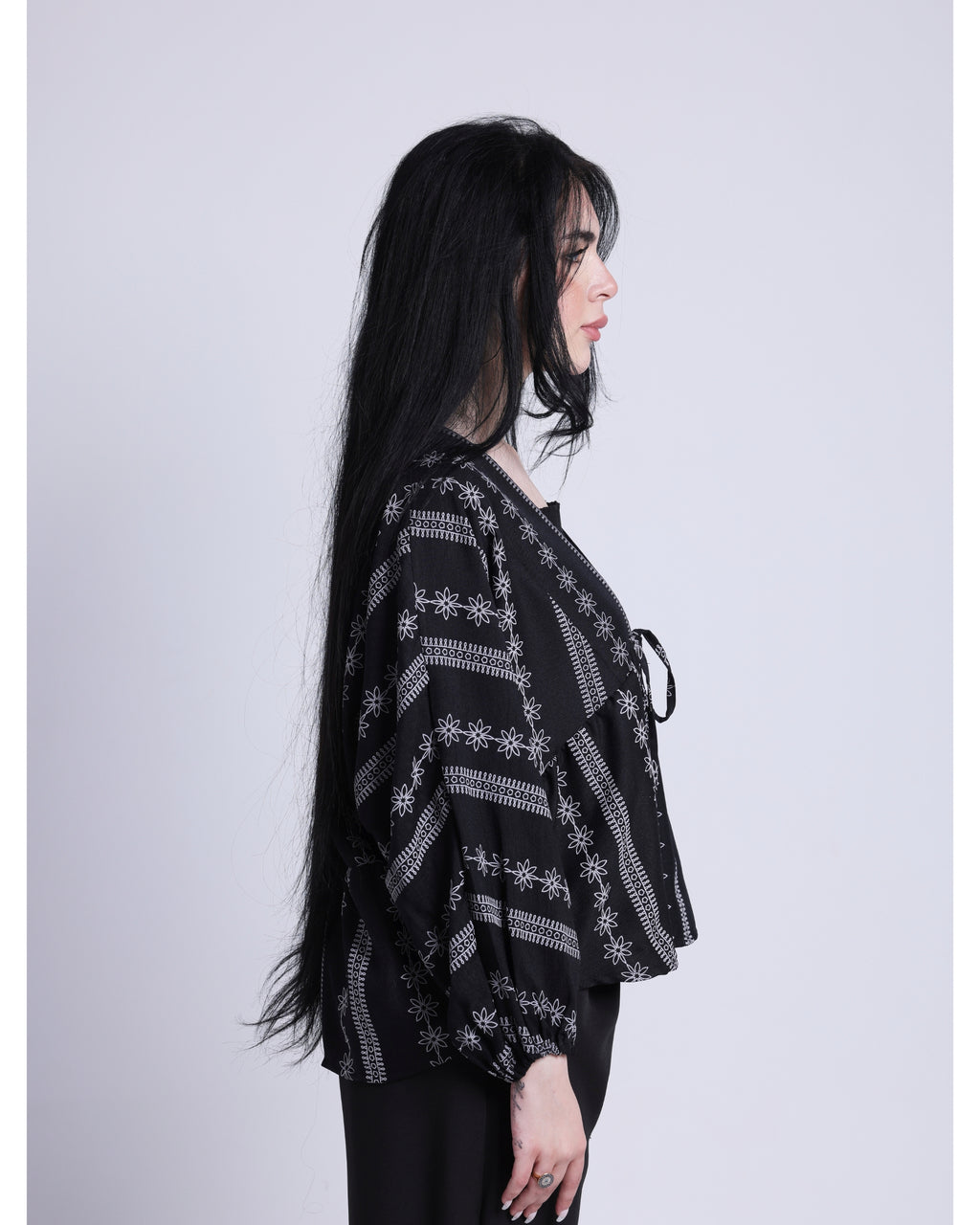 THE FLOWERY BLOUSE IN BLACK