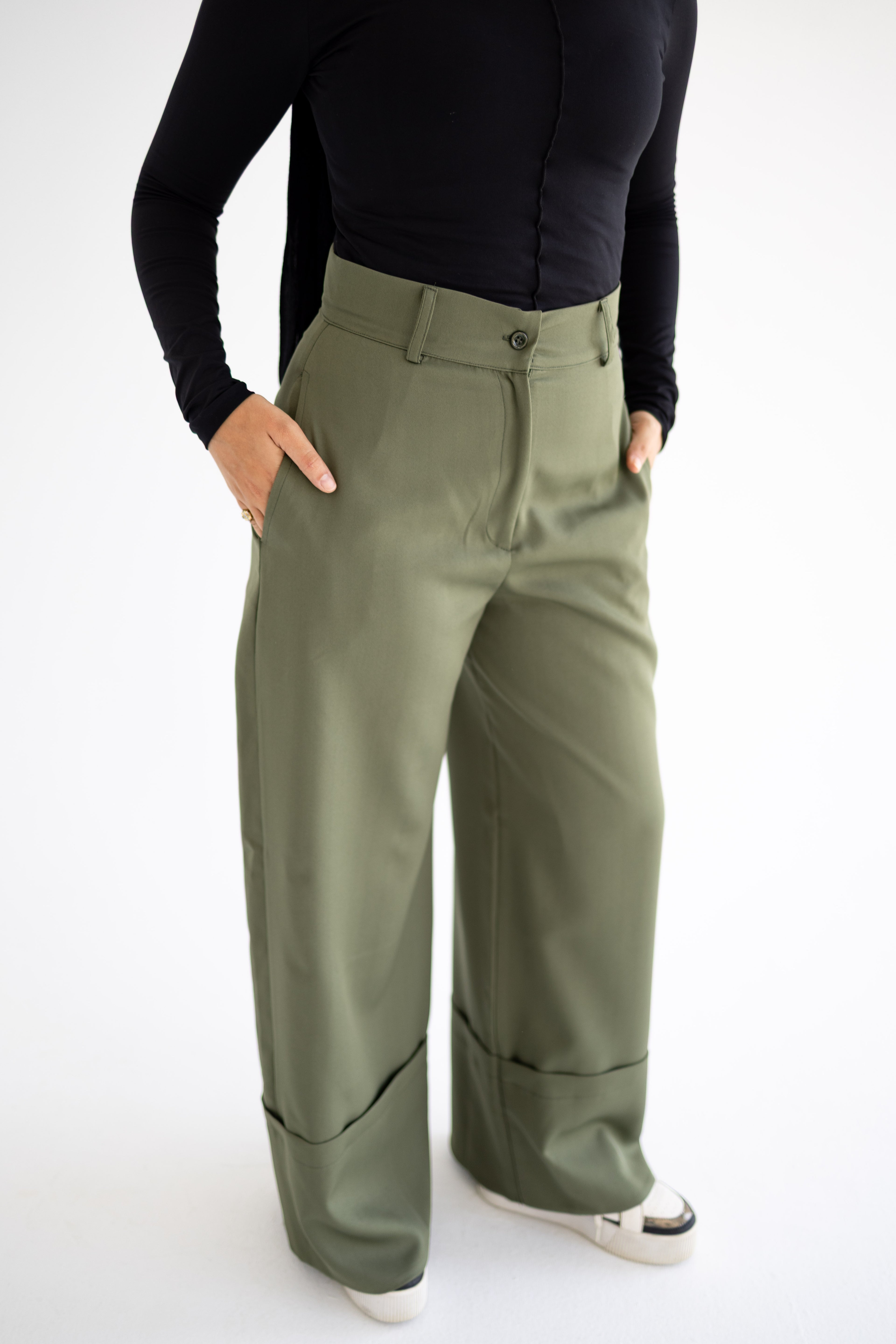 The Cuff Trousers In Olive