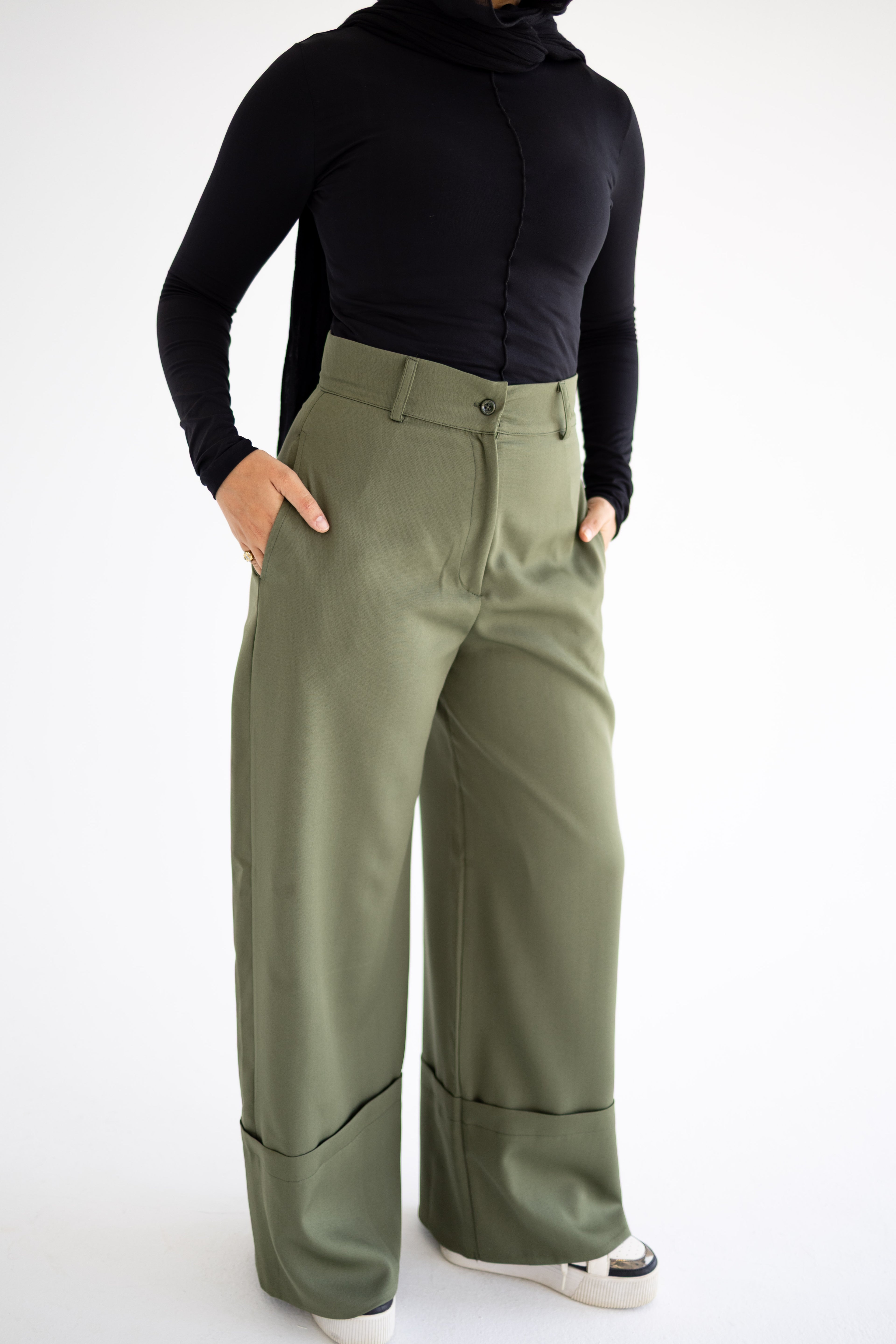 The Cuff Trousers In Olive