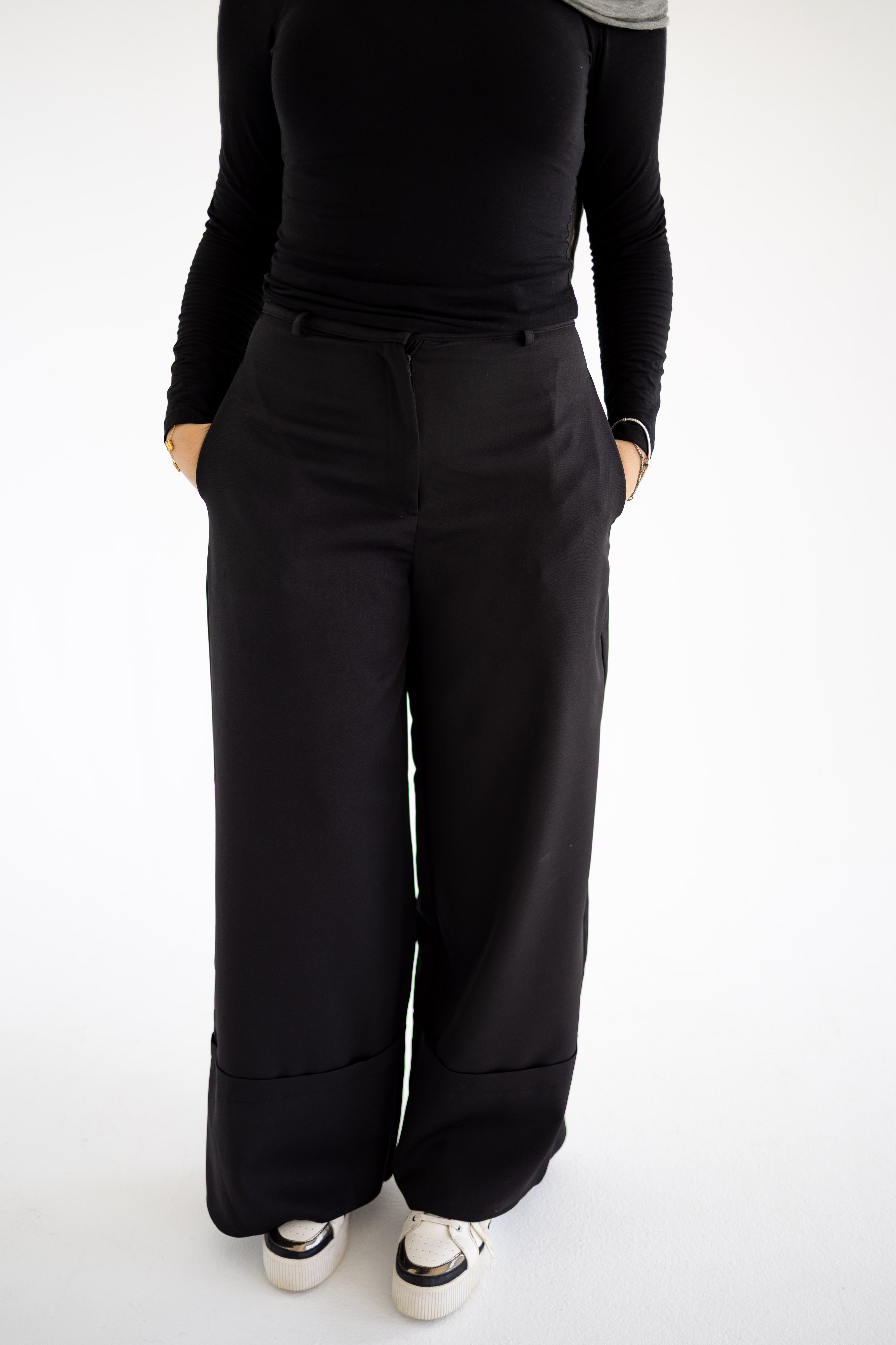 The Cuff Trousers In Black