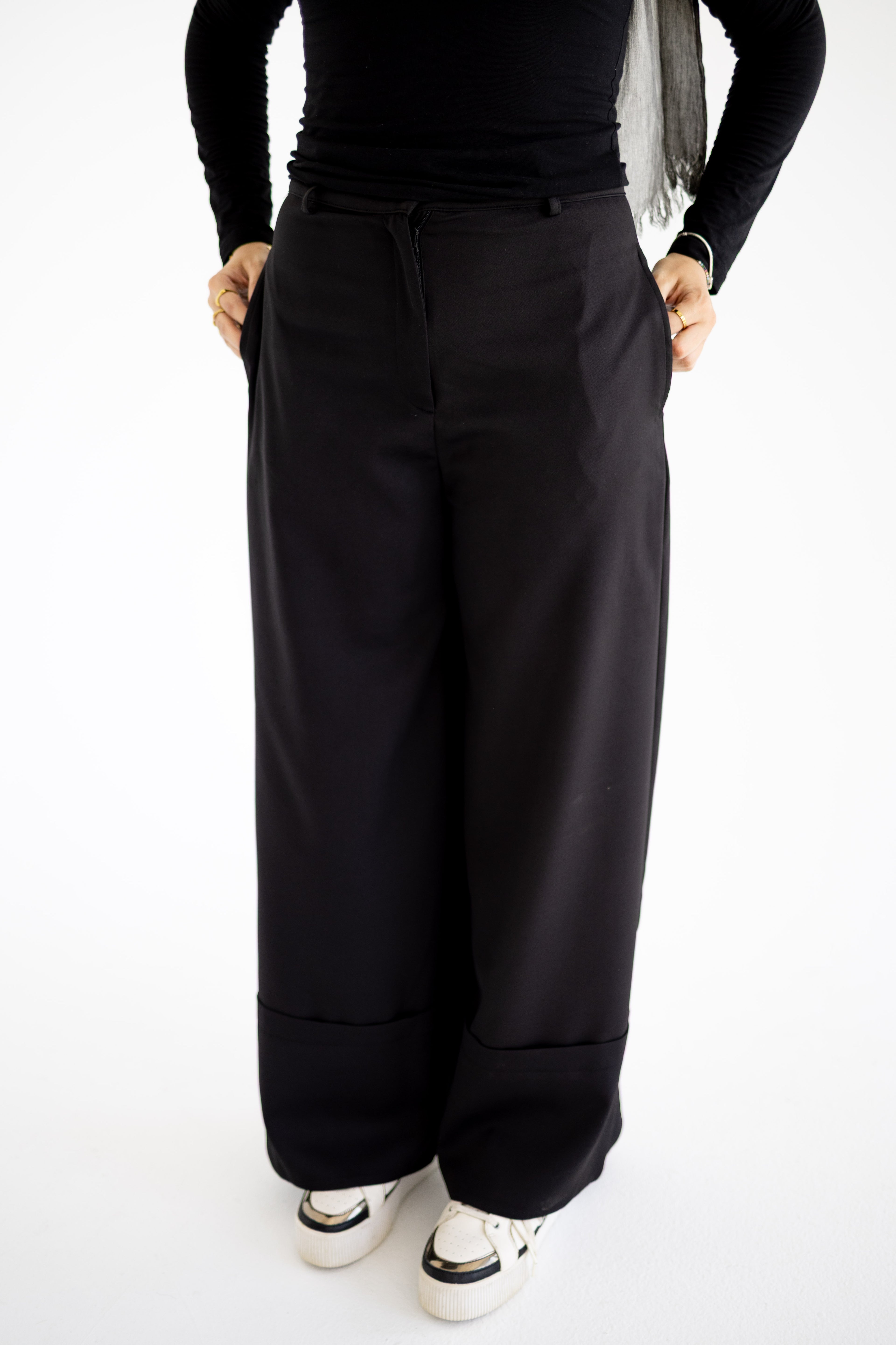 The Cuff Trousers In Black