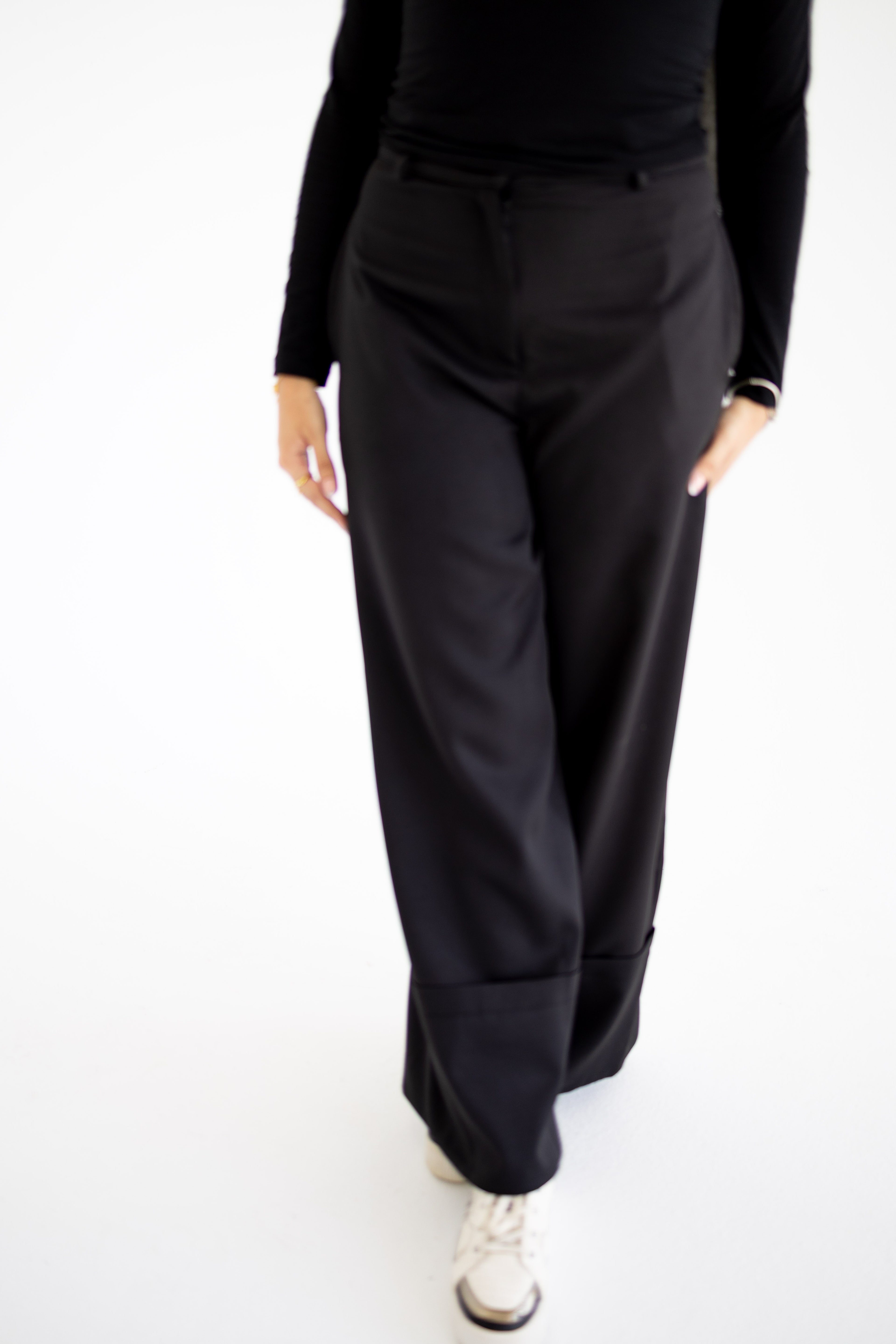 The Cuff Trousers In Black