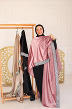 ضيّ القمر (Dhay Al-Qamar) – Moonlight in pink