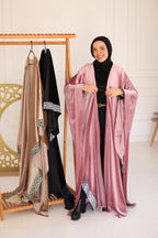 ضيّ القمر (Dhay Al-Qamar) – Moonlight in pink