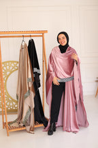 ضيّ القمر (Dhay Al-Qamar) – Moonlight in pink