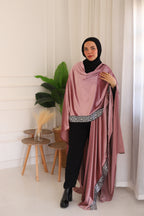 ضيّ القمر (Dhay Al-Qamar) – Moonlight in pink