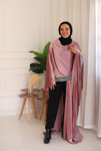 ضيّ القمر (Dhay Al-Qamar) – Moonlight in pink